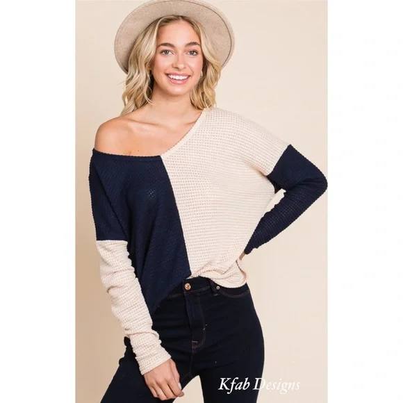 ❤️LAST 2! V NECK Comfy Color Block Chic Top with Side Slits! - Picture 2 of 6